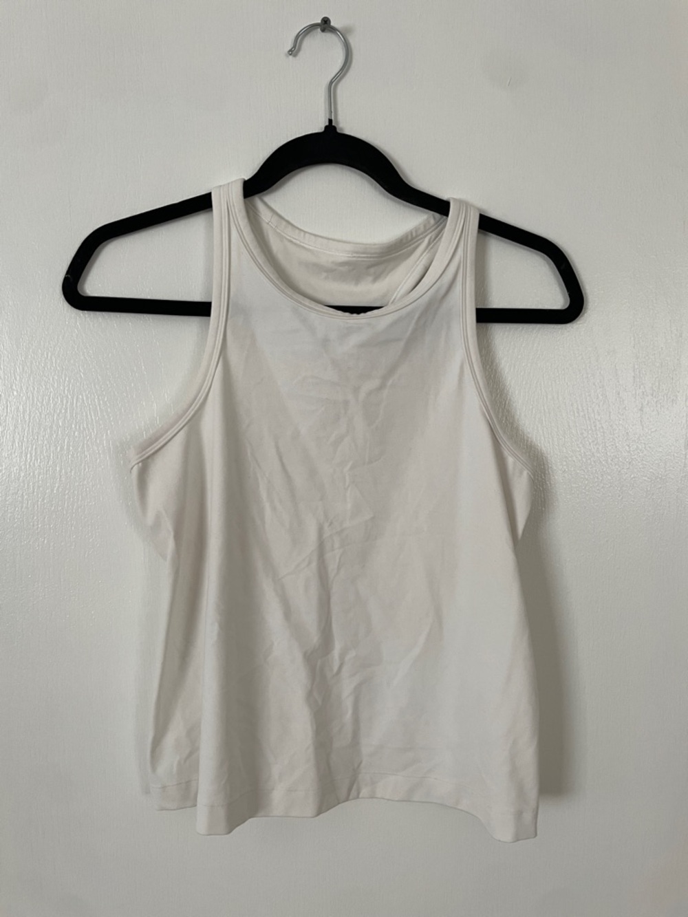 Lululemon’s women’s white race back